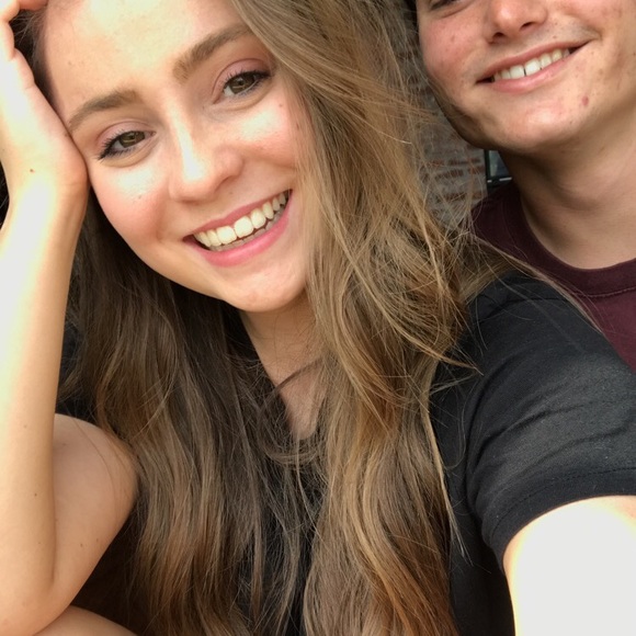 Meet your Posher, Sarah - Picture 1 of 3